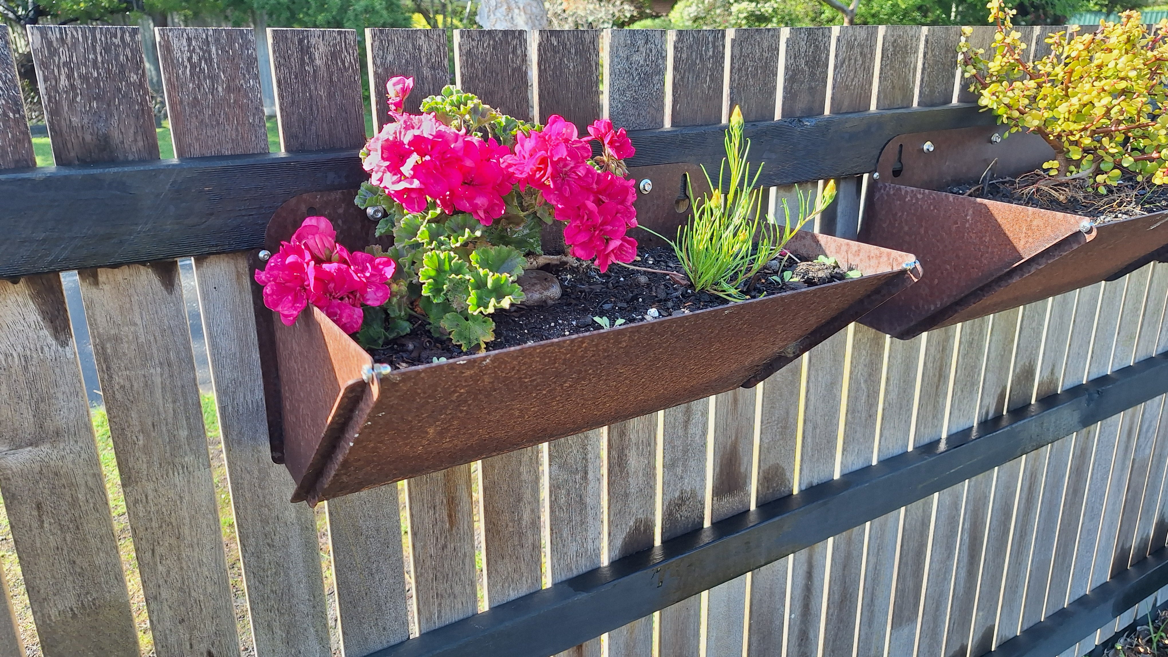 TULIPA Wall Planter Cortensteel