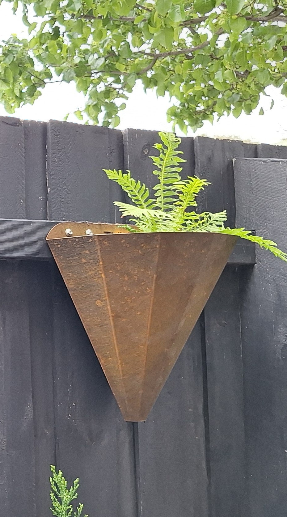 TULIPA Conical Wall Planter Cortensteel